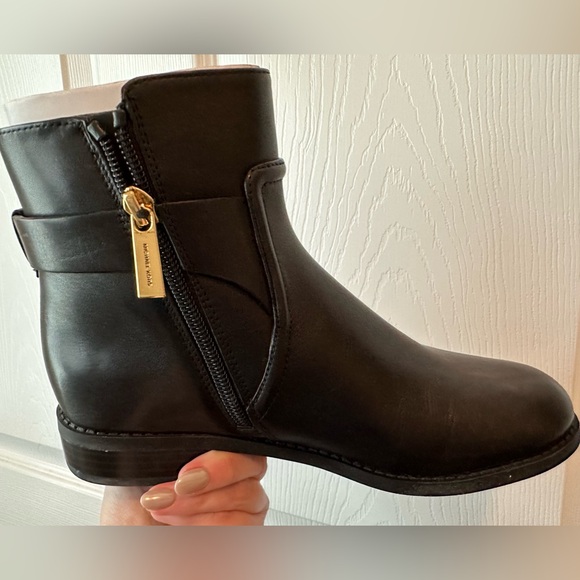 Michael Kors women’s ankle boots. Brand new size 5. - Picture 2 of 2